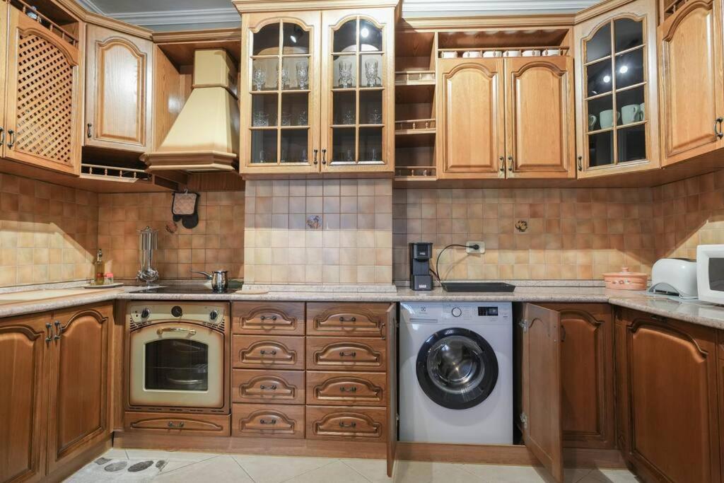 Staycation, City Center Apartment With Balcony Tirana Zewnętrze zdjęcie