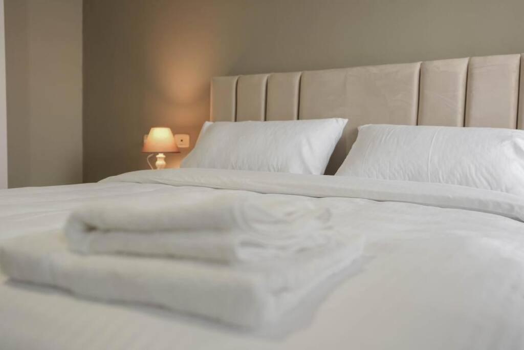 Staycation, City Center Apartment With Balcony Tirana Zewnętrze zdjęcie
