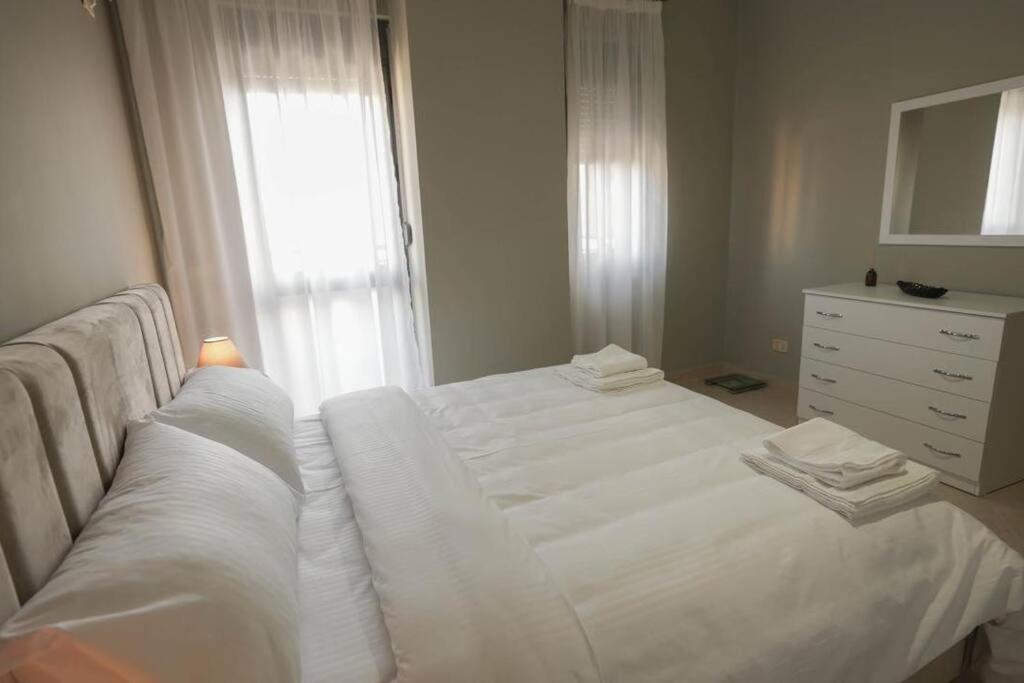 Staycation, City Center Apartment With Balcony Tirana Zewnętrze zdjęcie