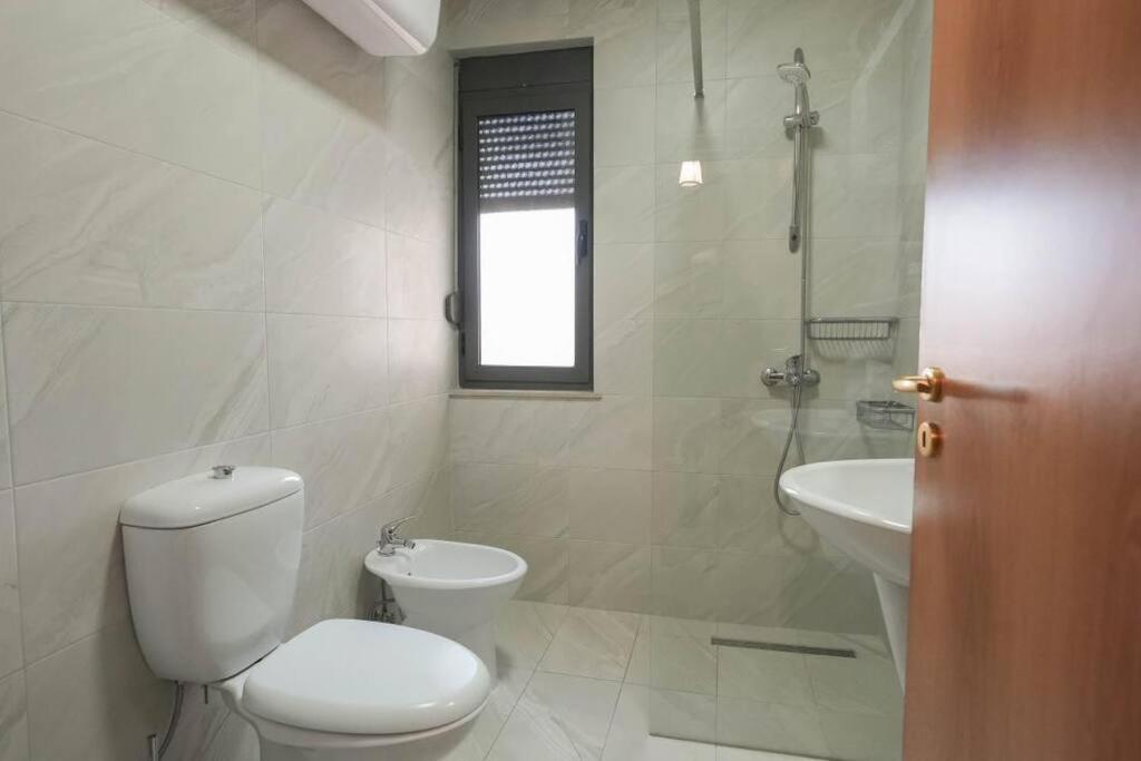 Staycation, City Center Apartment With Balcony Tirana Zewnętrze zdjęcie