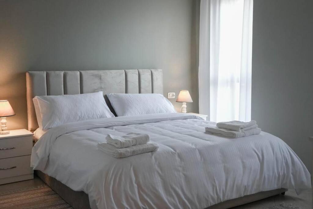 Staycation, City Center Apartment With Balcony Tirana Zewnętrze zdjęcie